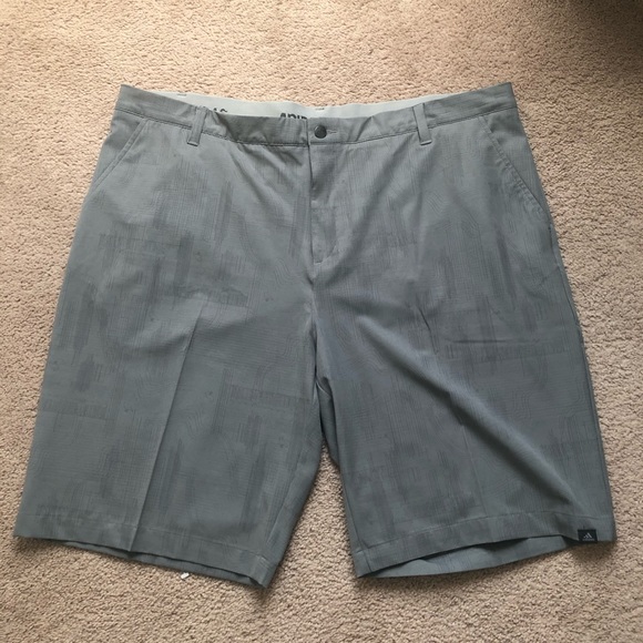 Adidas Golf Shorts Size 42 NWOT - Picture 1 of 3
